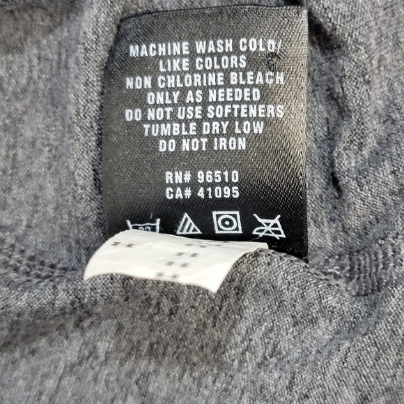 Under Armour Fitted Heatgear Long Sleeve V-neck Tee Women's size XL - Picture 7 of 10